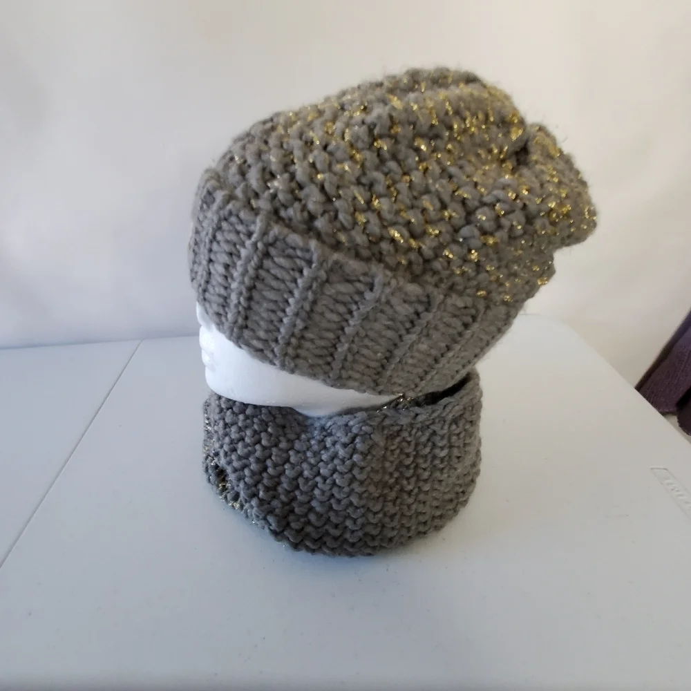Verloop Knit Hat and Neck Scarf Set Gray and Metallic Slouchy Skull Cap Cowl